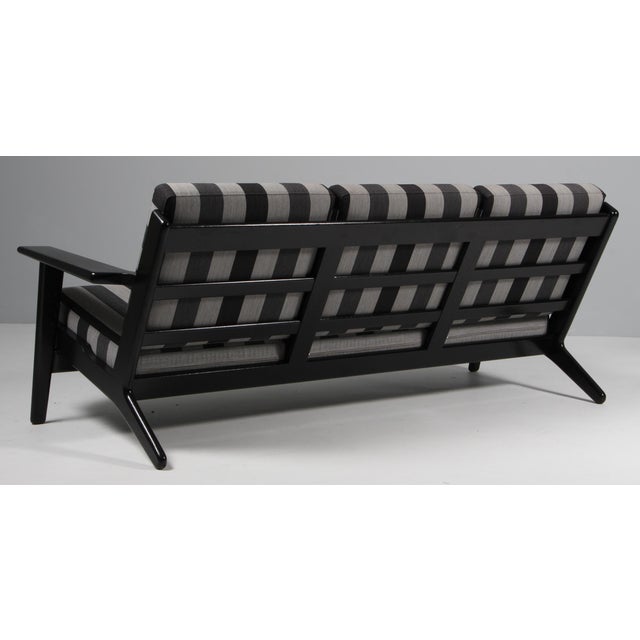 Black Model 290 3-Seater Sofa in Oak by Hans J. Wegner for Getama For Sale - Image 8 of 10
