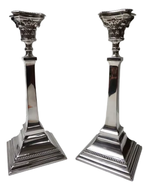 Neoclassical Sterling Silver Column-Form Candleholders Birmingham by Bayliss and Coulthard, 1913, Set of 2