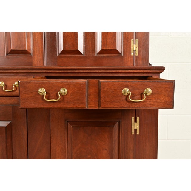 Brown Kittinger Georgian Carved Mahogany Breakfront Bookcase Cabinet For Sale - Image 8 of 18