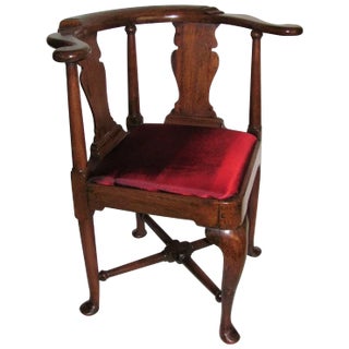 Antique English or American Queen Anne Walnut Corner Chair Circa 1730 For Sale