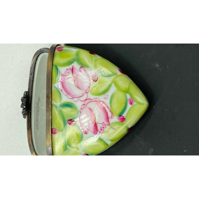 Limoges, France Limoges France Rochard Hand Painted Heart Shaped Hinged Box For Sale - Image 4 of 9