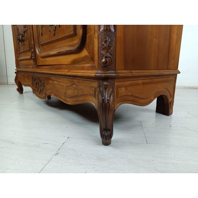 Louis XV Bathroom Vanity with Marble Top For Sale - Image 18 of 18