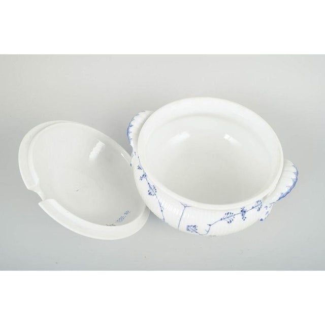 Large Blue Fluted Plain Porcelain Soup Tureen from Royal Copenhagen, 1920s For Sale - Image 3 of 6