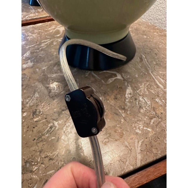 1940s Pair of MCM Designer Richard Lindley Melrose Place Celadon Porcelain Table Lamps For Sale - Image 12 of 13