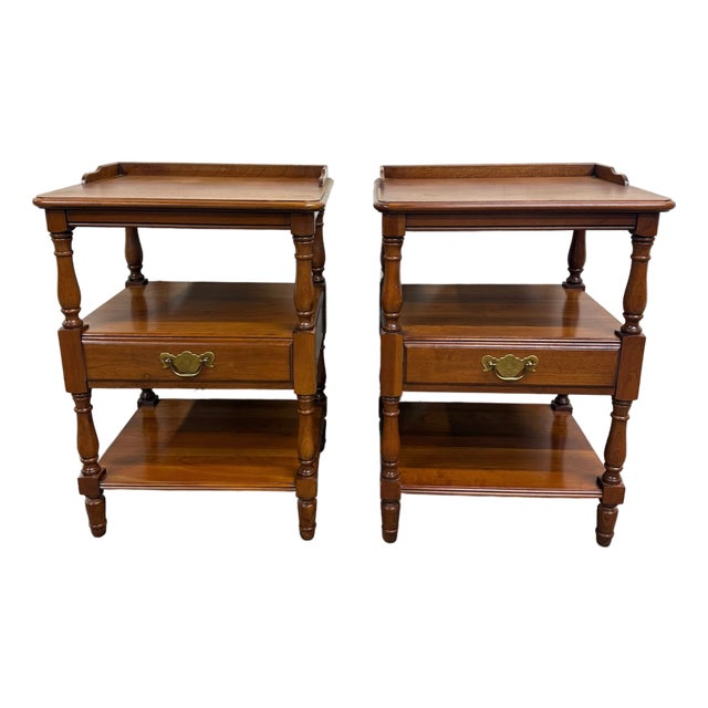 Vintage Pennsylvania House Colonial Style Hard Rock Maple Nightstands - Pair For Sale