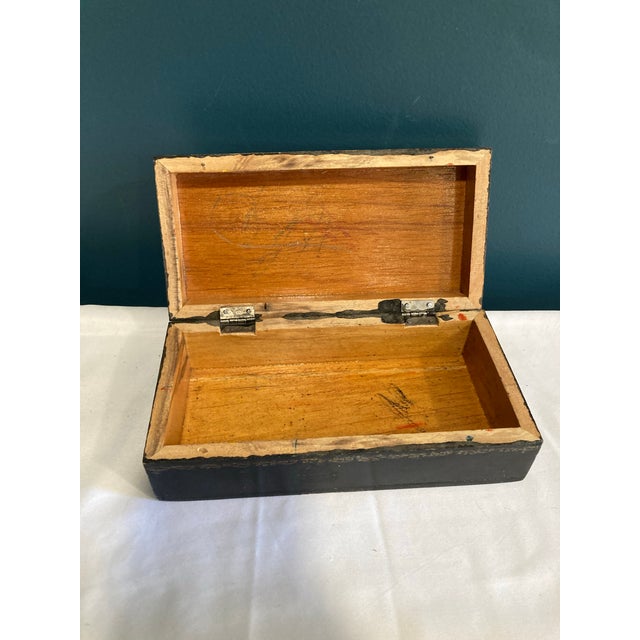 Vintage Gold and Black Lacquered Floral Decorative Box For Sale In Oklahoma City - Image 6 of 8