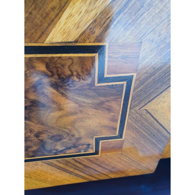 Louis Seiz Commode in Inlaid Walnut, 1790 For Sale - Image 11 of 12