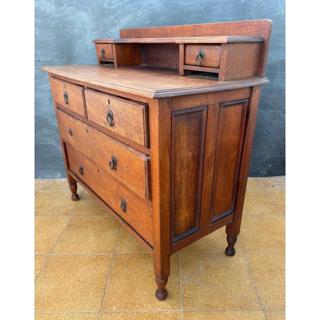 1930s English Country Oak Chest of Drawers with Raised Back and Small Drawers, 1930s For Sale - Image 5 of 8
