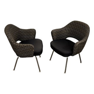 Pair of Eero Saarinen for Knoll Executive aArmchairs For Sale