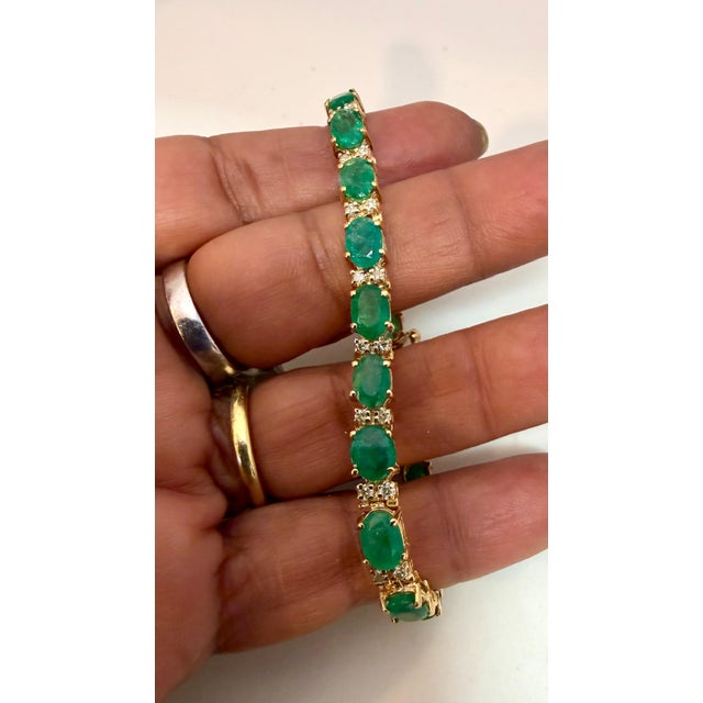 15 Carat Natural Emerald & Diamond Cocktail Tennis Bracelet 14 Karat Yellow Gold For Sale - Image 14 of 18