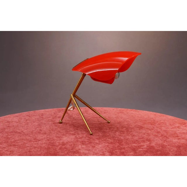 This table lamp or bedside lamp was manufactured in the 1950s in the style of Stilnovo. This lamp features a typical mid-...