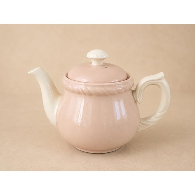 Bring timeless mid-century charm to your table with this beautiful Homer Laughlin Kraft Pink dinnerware set. Introduced in...