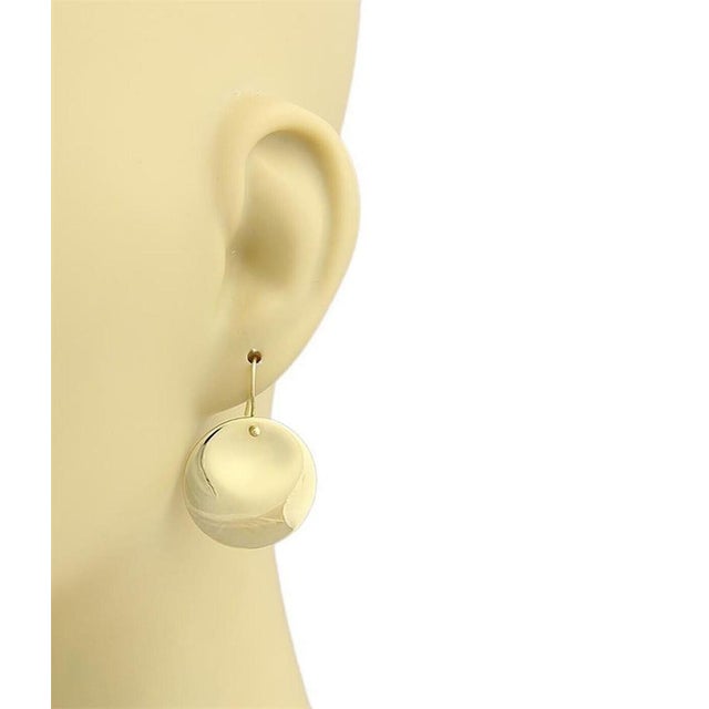 The Tiffany & Co. Peretti 18k Yellow Gold Dangle Round Earrings are luxurious and timeless pieces of fine jewelry. Crafted...