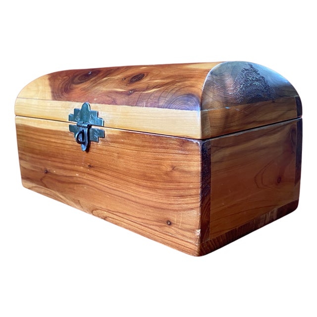 Vintage Cedar Wooden Keepsake Chest With Locking Latch, 8" For Sale