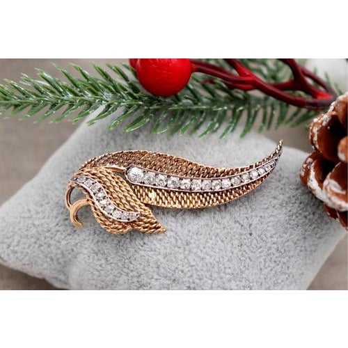 Metal Leaf-Shaped Gold Brooch with Diamonds For Sale - Image 7 of 7