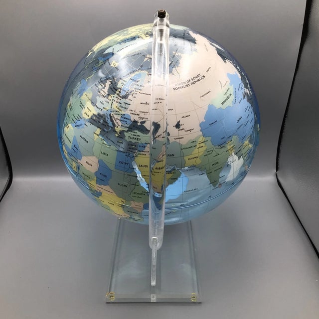 Trippensee Planetarium Acrylic Spectrum Globe on Stand For Sale In Sacramento - Image 6 of 13