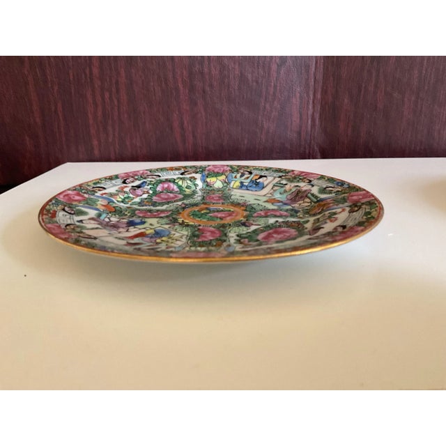Early 20th Century A Pair of Antique Chinese Famille Rose Medallion Plates For Sale - Image 5 of 11
