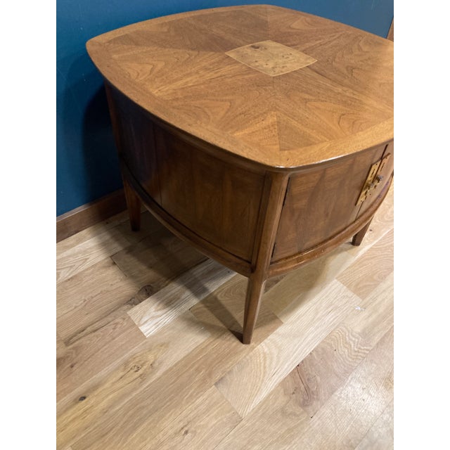 1950s 1950s Burl Wood Inlay Side Table With Brass Handles For Sale - Image 5 of 9