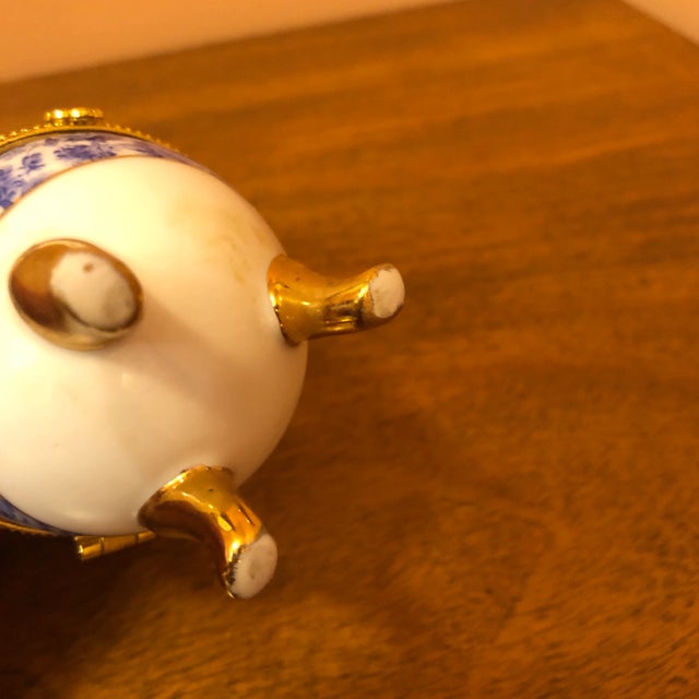 English Blue and White Egg Porcelain Trinket Box For Sale - Image 3 of 5