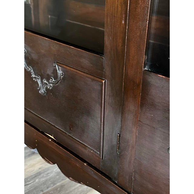 Vintage Early-Mid 20th Century Queen Anne Mahogany China Cabinet For Sale - Image 10 of 12
