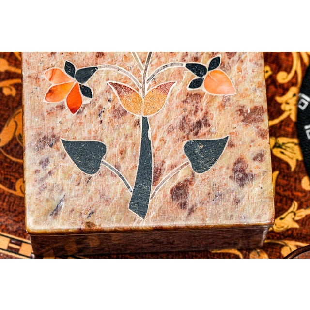 1930s Beautiful Pietra Dura Hand Made Antique Inlaid Stone Flower Specimen Jewelry Trinket Box Home Decor For Sale In New York - Image 6 of 14
