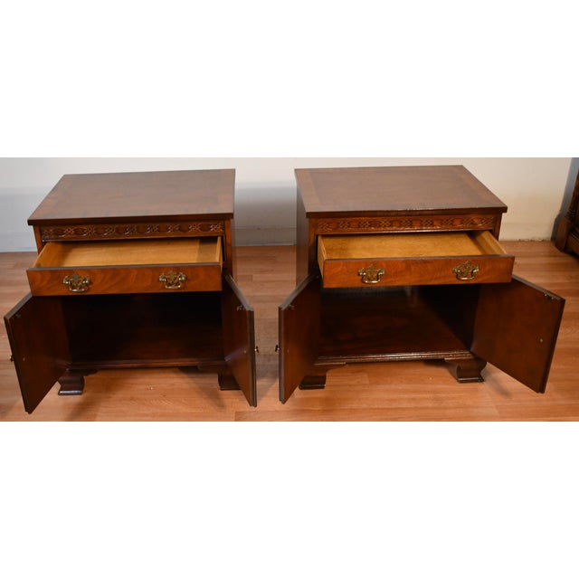 1960s English Chippendale Style Mahogany Nightstands Bed Side Tables by Baker For Sale - Image 9 of 18