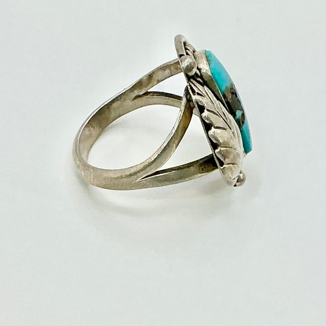 1970s 1970s Vintage Southwestern Navajo Boho Chic Sterling Leaf & Turquoise Ring, Size 7.25. For Sale - Image 5 of 10