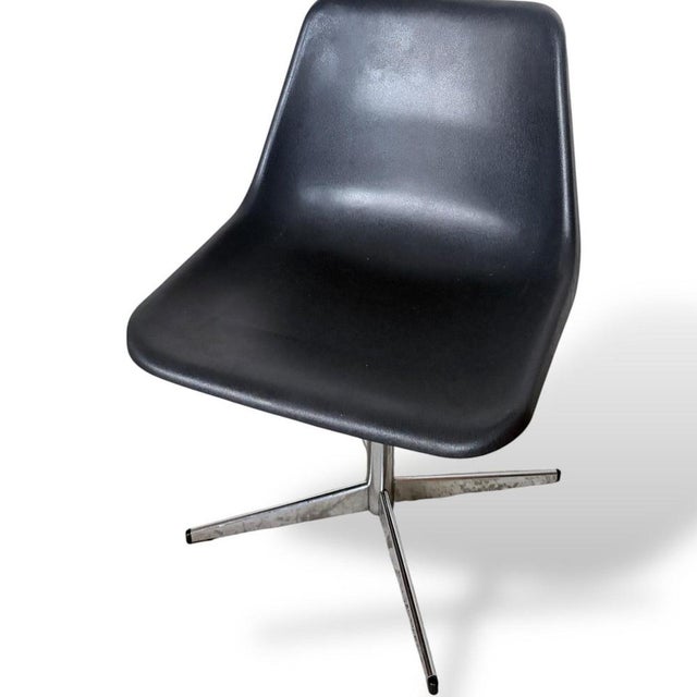 Vintage Swivel Chair with Black Shell and Chrome Base by Robin and Lucienne Day, 1960s For Sale - Image 6 of 9