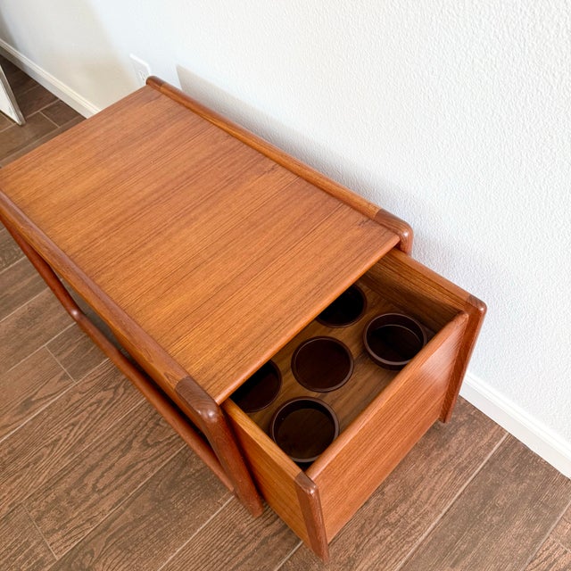 Kai Kristiansen Mid Century Danish Modern Model Dk-7480 by Kai Kristiansen for Vildbjerg Møbelfabrik Teak Side Table & Mobile Bar For Sale - Image 4 of 12