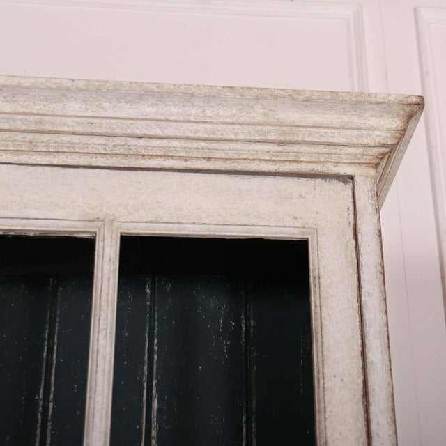 English Painted Bookcase in Pine For Sale - Image 3 of 8