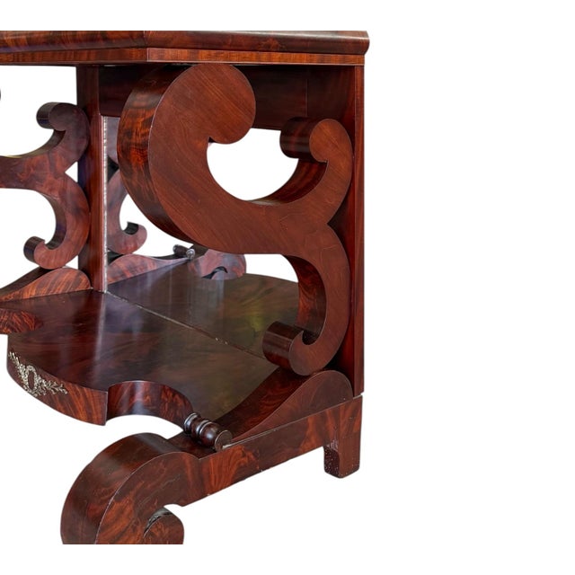 Wood 1830s American Classical Pier Table in Mahogany Attributed to Meeks For Sale - Image 7 of 12