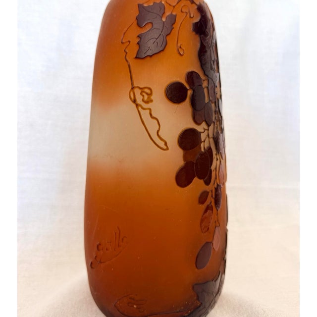 French Provincial Gallé Signed Large Vase ‘Grape Cluster’ Art Nouveau 1900 For Sale - Image 3 of 12
