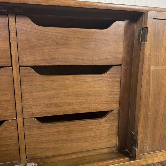 Mid-Century Modern Brutalist-Style Walnut Kroehler Custom Crafter Lowboy Dresser For Sale - Image 16 of 18