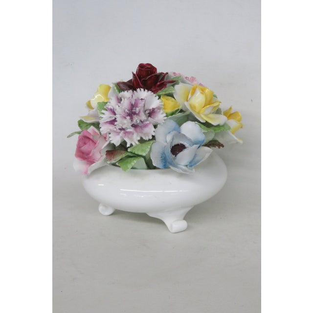 English Royal Doulton England Bone China Floral Posy Mixed Flowers in Footed Bowl 5016b For Sale - Image 3 of 18