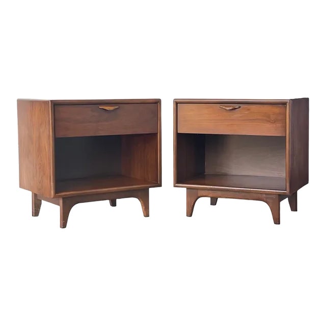 1970s Vintage Mid Century Modern Walnut End Tables with Dovetail Drawers by Lane - Set of 2 For Sale