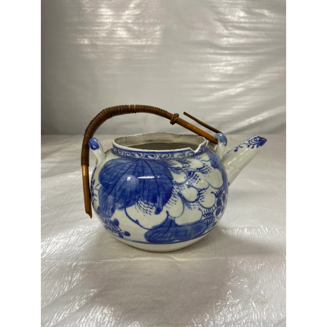 Late 19th Century Blue and White Chinese Porcelain Tea Pot For Sale - Image 4 of 8