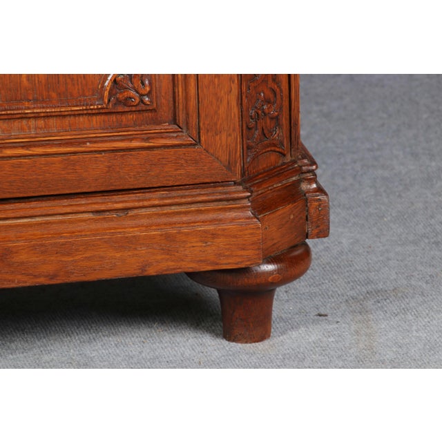 Antique Baroque Oak 3-Door Display Case with Carvings, Aachen Lüttich, 19th Century For Sale - Image 17 of 18