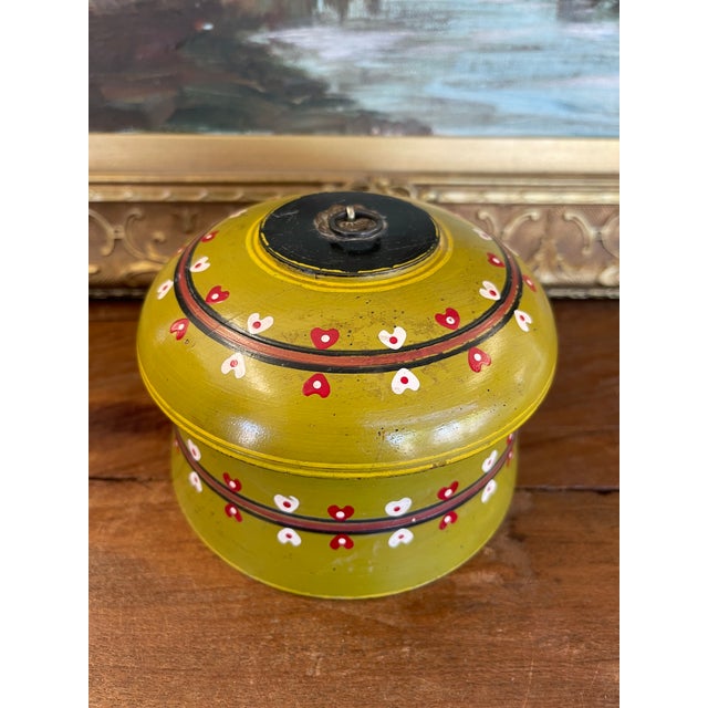 Vintage Hand-Painted Lacquered Wood Lidded Box With Heart Motif. For Sale - Image 4 of 9