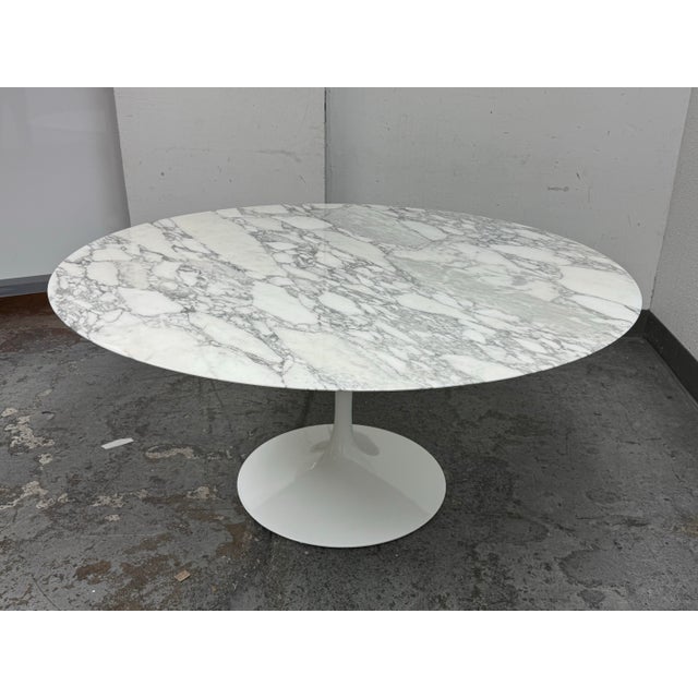 Design Plus Gallery presents a Tulip Table by Eero Saarinen for Knoll Studios. This iconic design of Eero Saarinen...