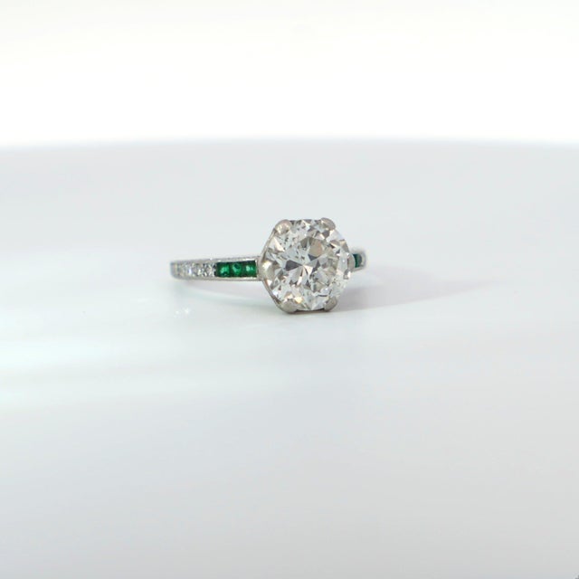 Art Deco Art Deco 2.5 Carat Old Euro Cut Diamond & Emerald Engagement Ring in Platinum, Size 5.75 For Sale - Image 3 of 9