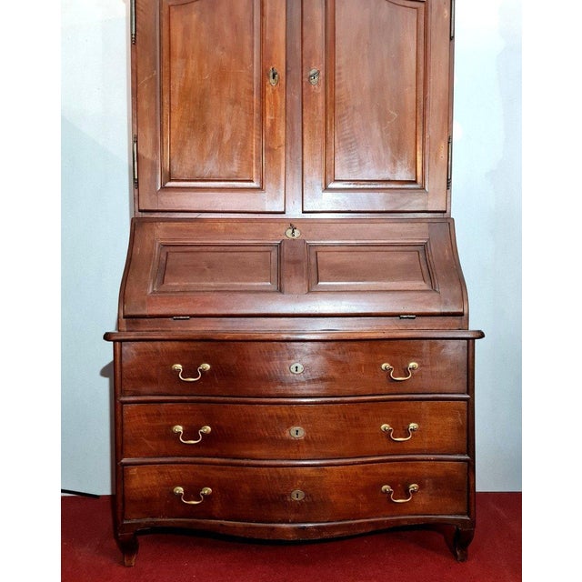Louis XV Curved Walnut Chest of Drawers For Sale - Image 3 of 6