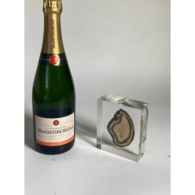 French Acrylic Glass Resin Cube Sculpture with Agate Stone, 1970s For Sale - Image 6 of 7