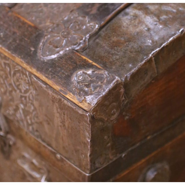 18th C. Spanish Baroque Iron-Clad Trunk With Bombe Top on Barley Twist Base For Sale In Dallas - Image 6 of 13