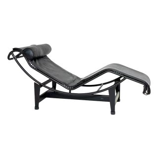 LC4 Chaise Lounge in Leather by Charlotte Perriand for Cassina For Sale