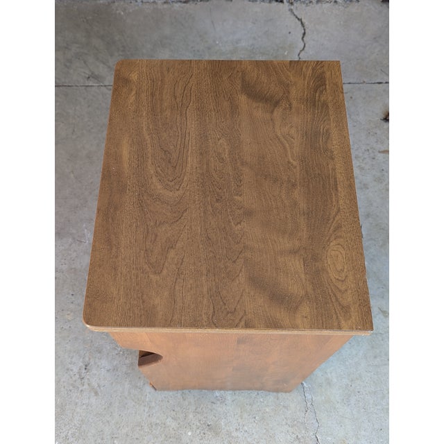 Mid 20th Century Ethan Allen Baumritter Heirloom Nutmeg Maple Colonial Early American Nightstand For Sale - Image 10 of 12