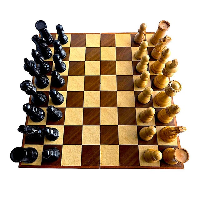 Don Shoemaker 1950s Wood House of Staunton Chess Set, 33 Pieces For Sale - Image 4 of 17