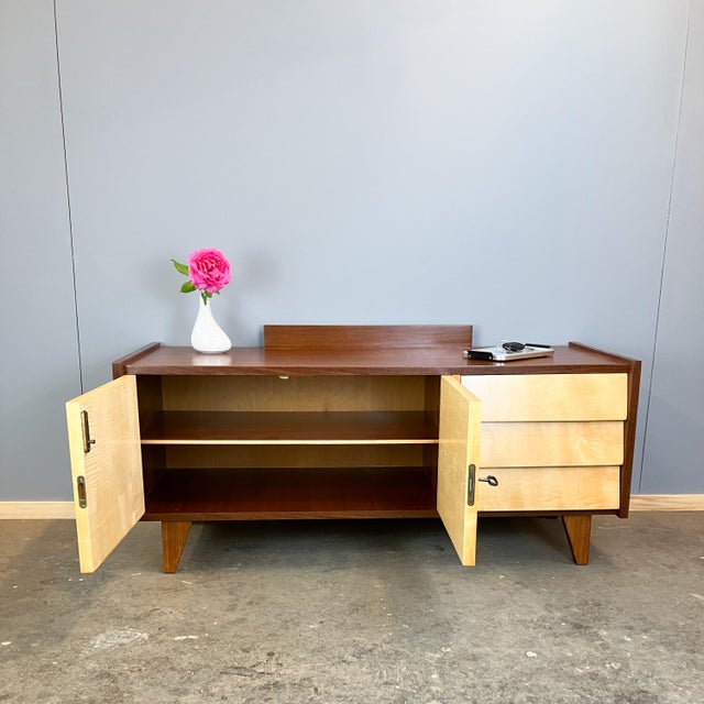 Small Hallway Lowboard Chest of Drawers in Figured Maple, 1960s For Sale - Image 9 of 13