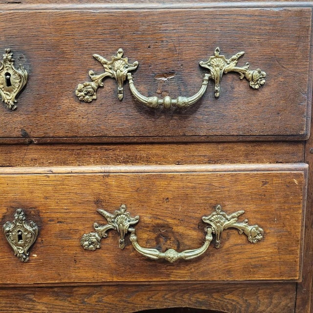 Antique Parisian Chest of Drawers in Oak, 1780 For Sale - Image 15 of 18