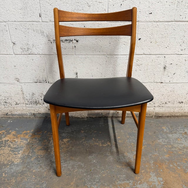Set of 4 Danish Mid Century Modern Dining Chairs in Teak & Beech Attributed to Boltinge Stolefabrik, 1960’s For Sale - Image 4 of 7