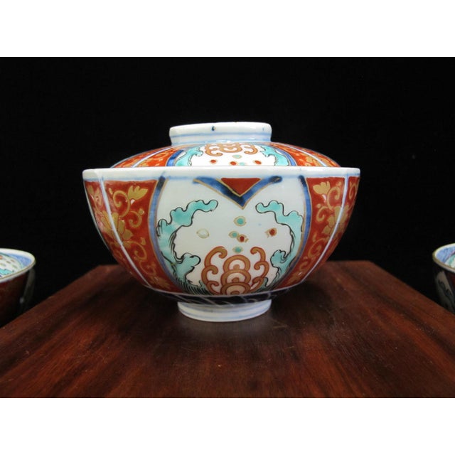 Early 20th Century Japanese Imari Porcelain Covered Rice or Soup Bowl With Lid Set of 5 For Sale - Image 5 of 18
